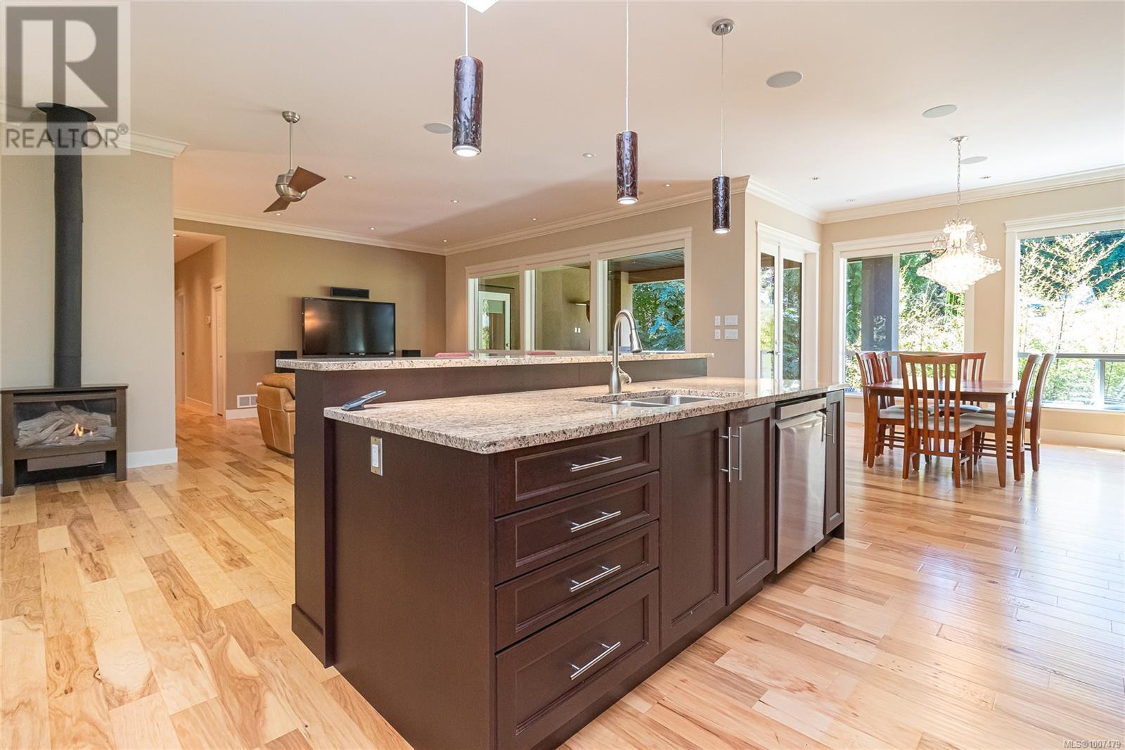 1954 Barrett Dr, North Saanich