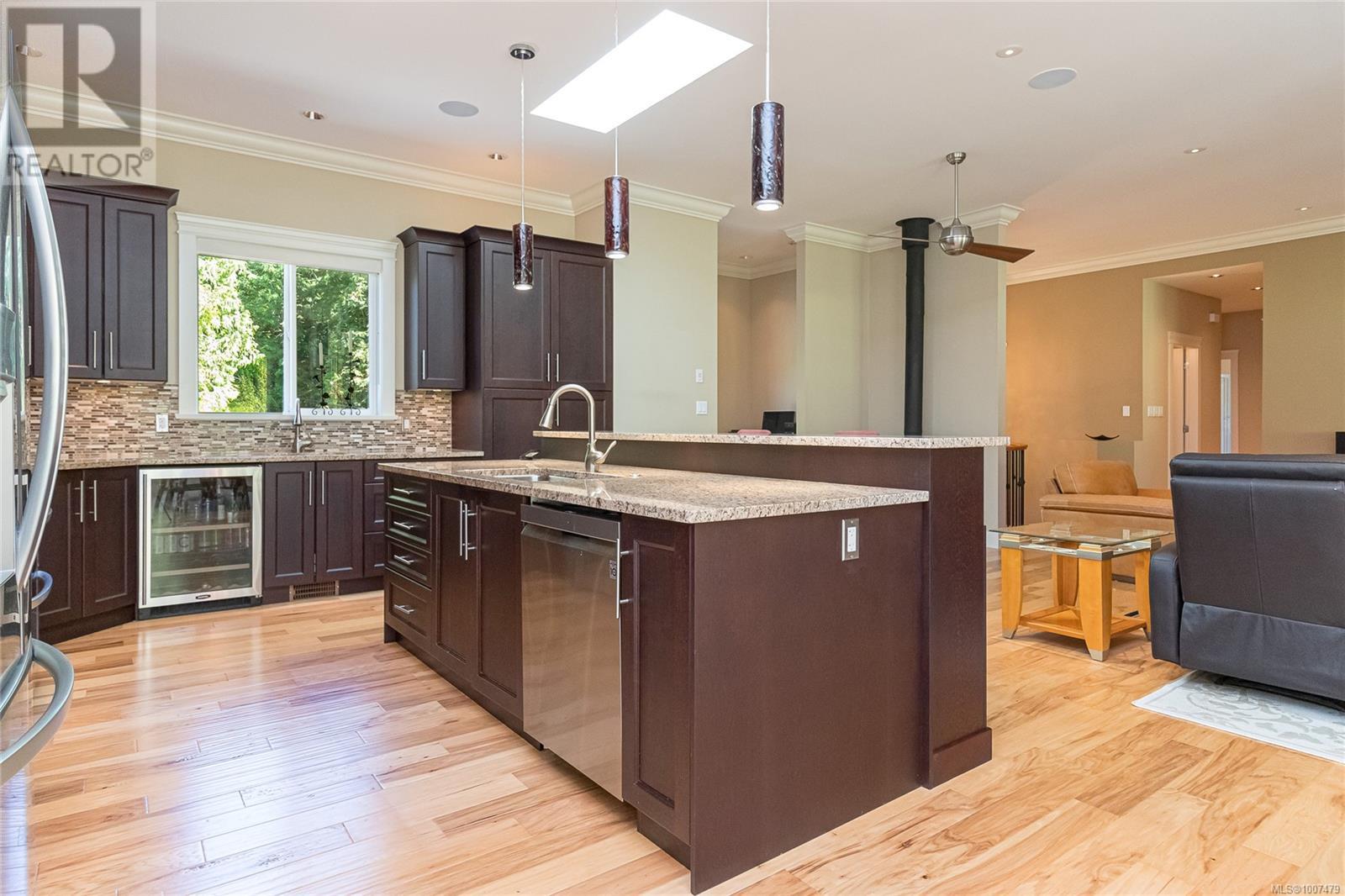 1954 Barrett Dr, North Saanich
