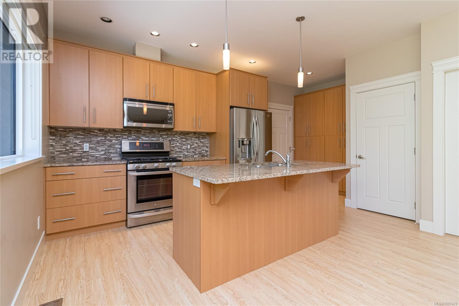 1954 Barrett Dr, North Saanich