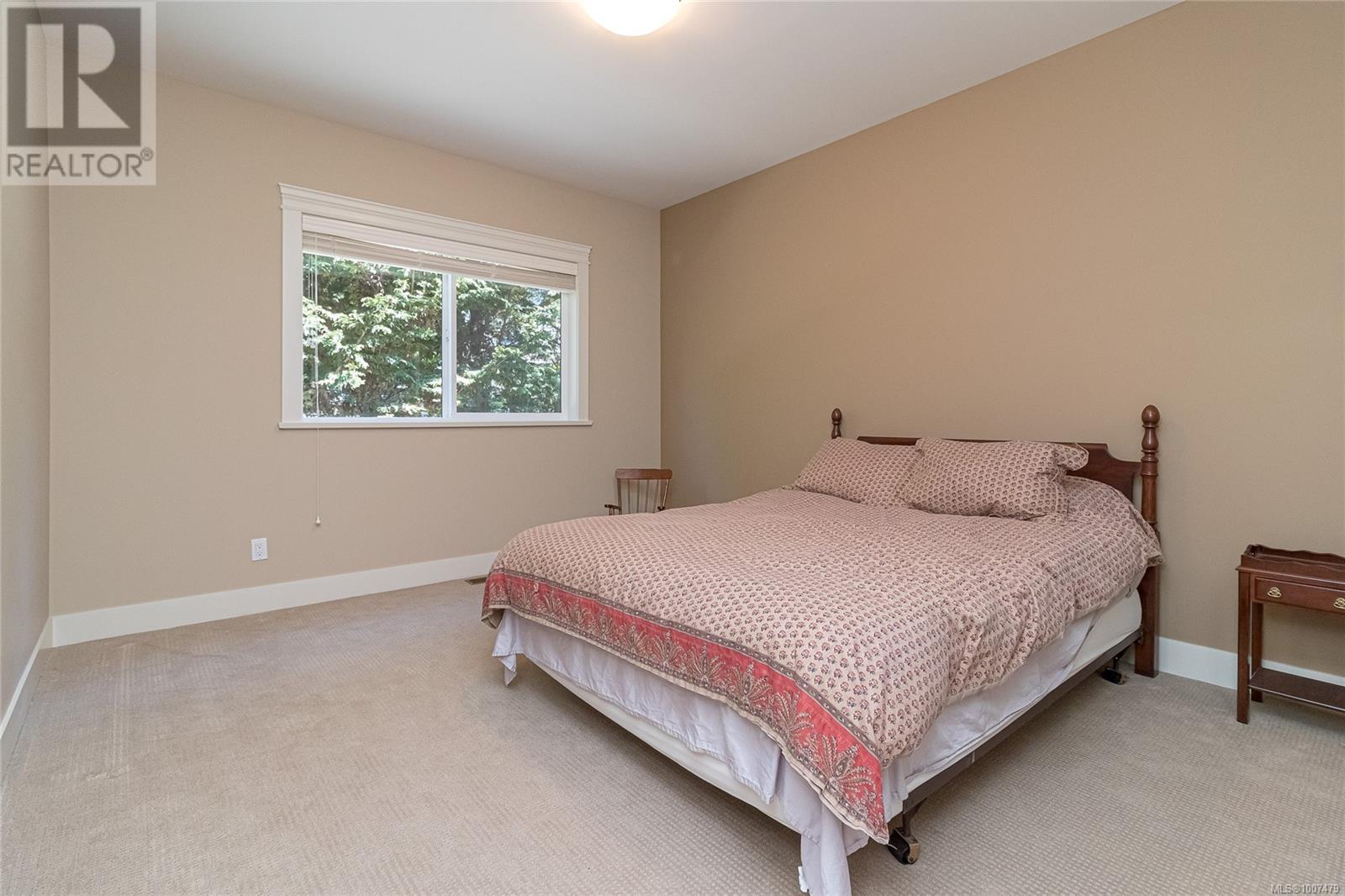 1954 Barrett Dr, North Saanich