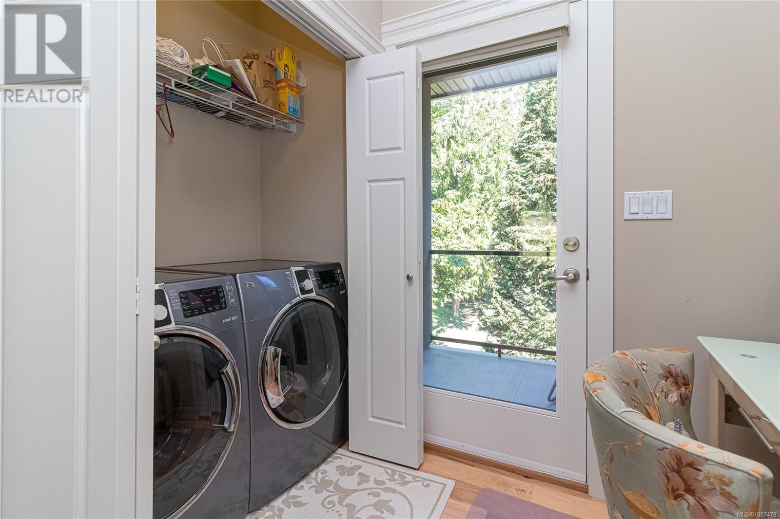1954 Barrett Dr, North Saanich