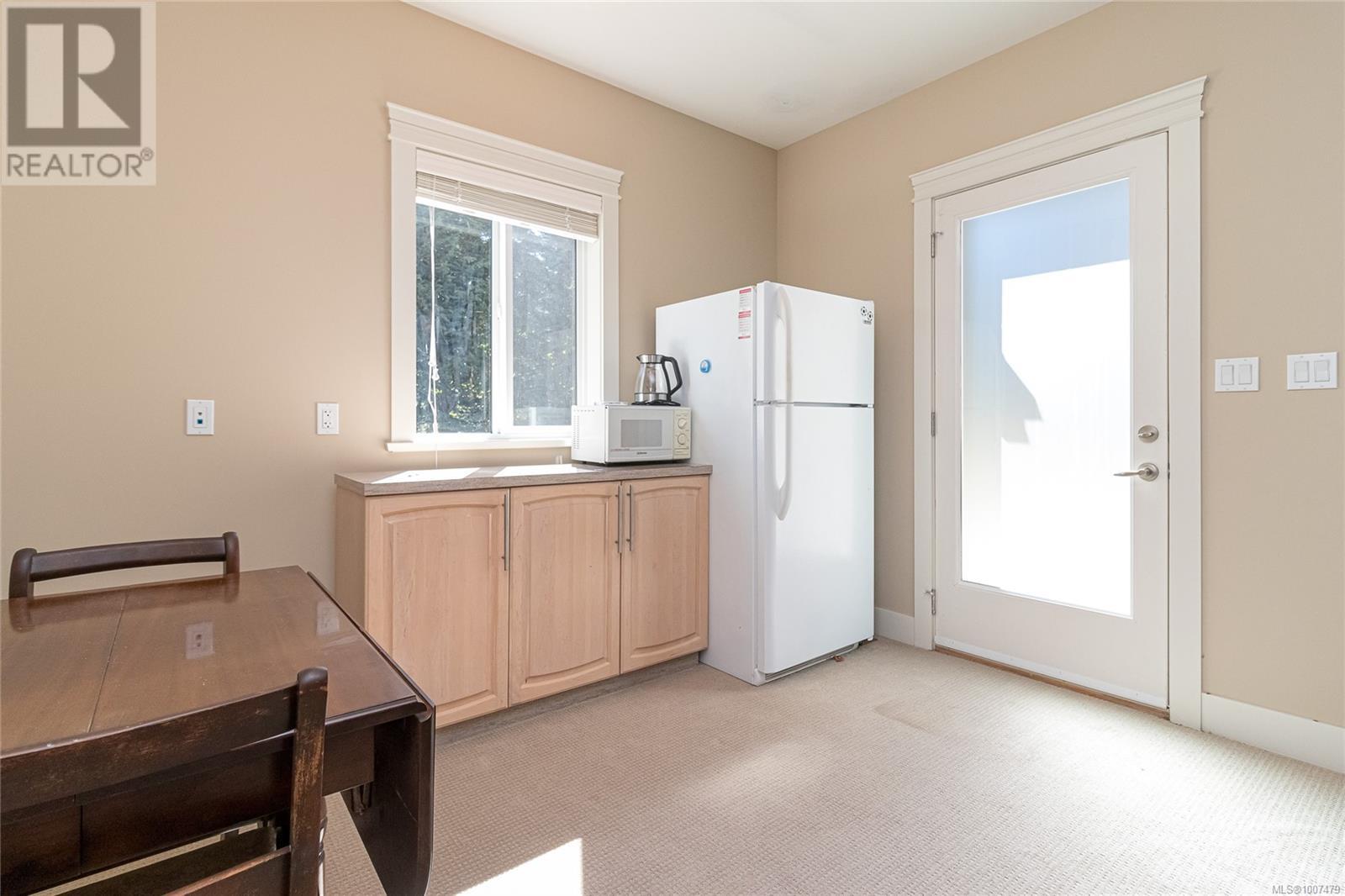 1954 Barrett Dr, North Saanich