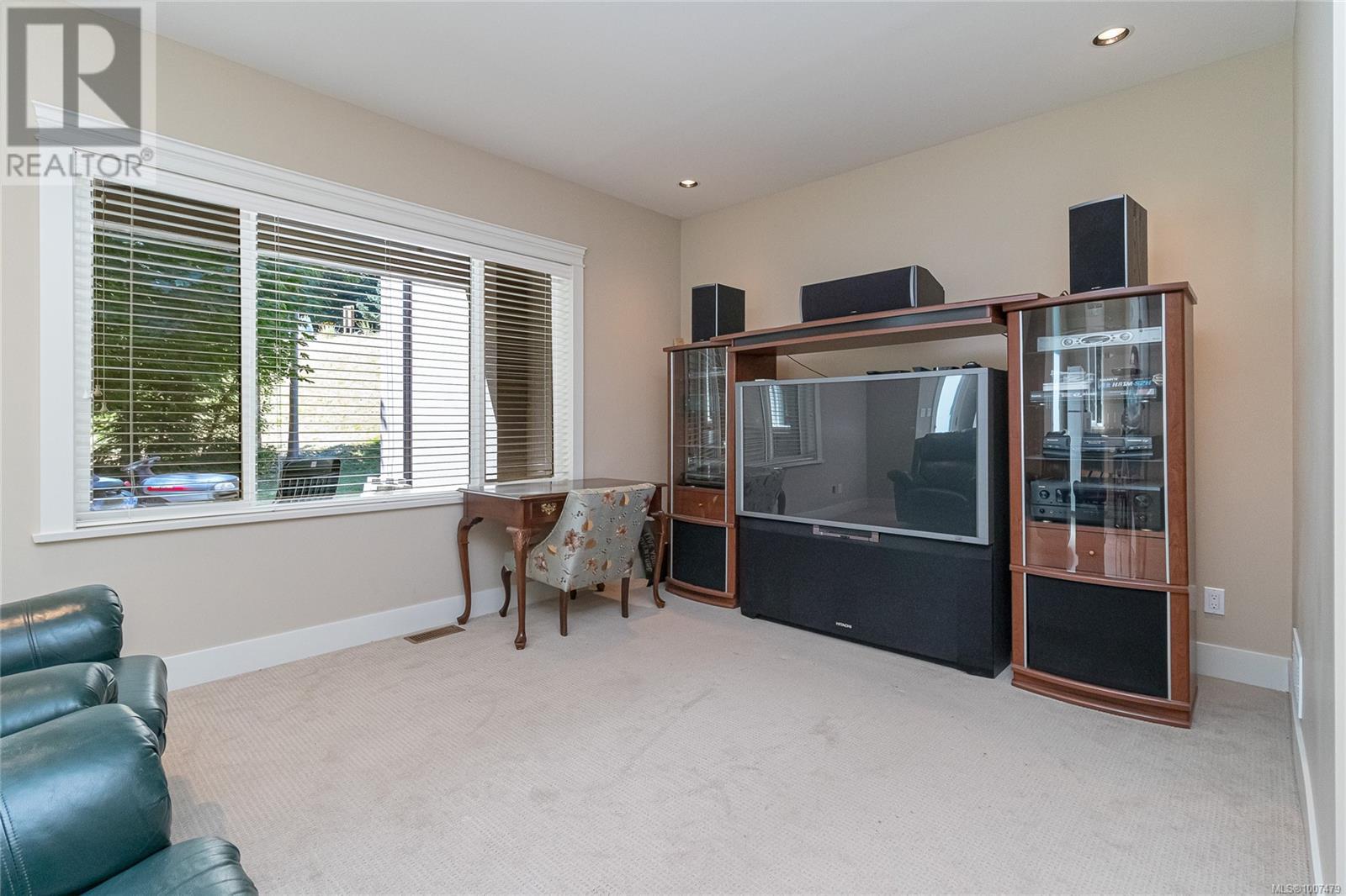 1954 Barrett Dr, North Saanich