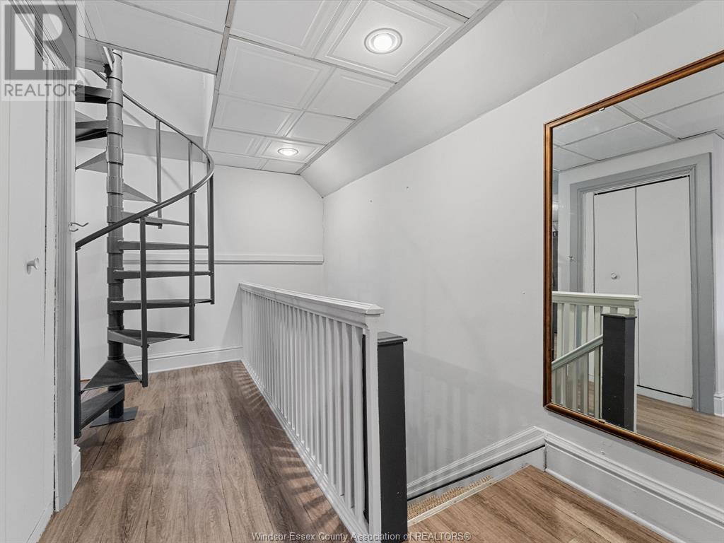 Photo 16 of 551 Pelissier, Windsor ON