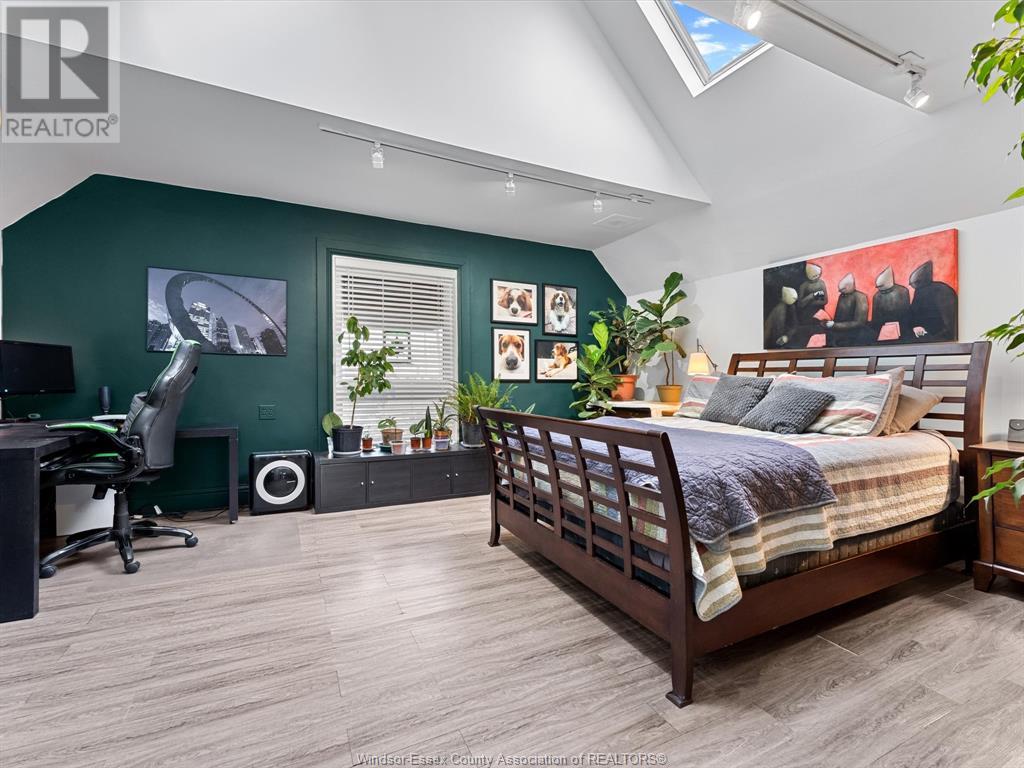 Photo 24 of 551 Pelissier, Windsor ON
