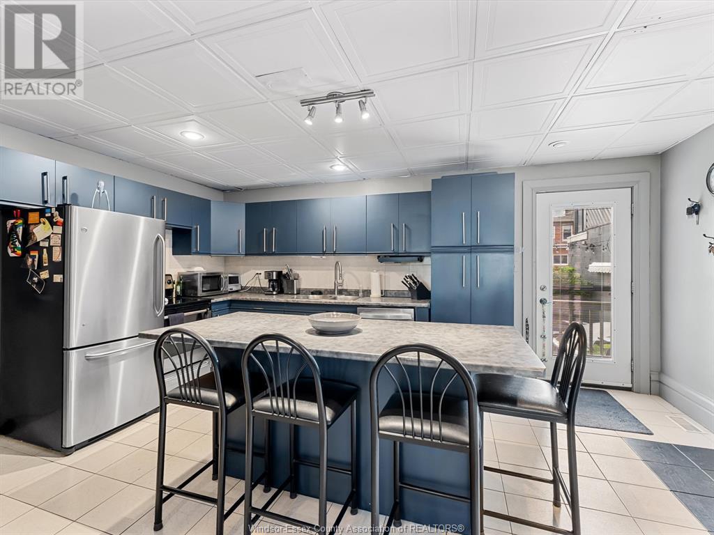 Photo 6 of 551 Pelissier, Windsor ON