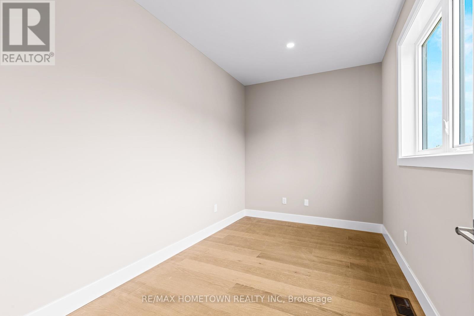 Photo 16 of 1067 Shearer Drive, Brockville ON
