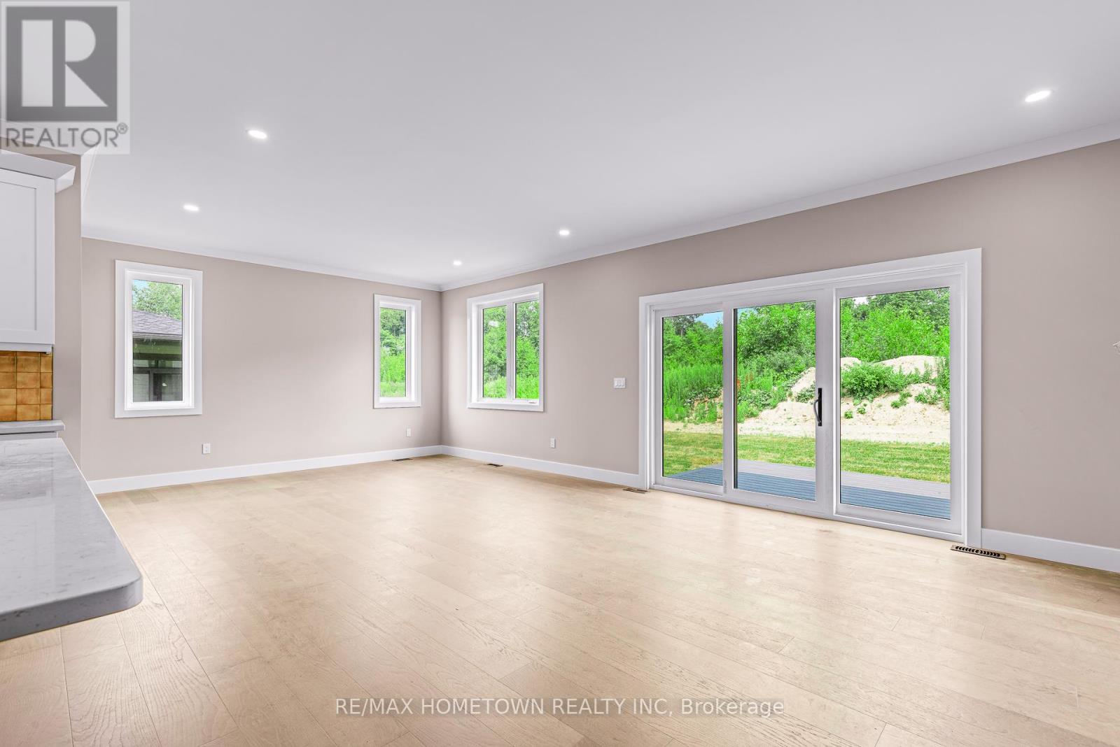 Photo 15 of 1067 Shearer Drive, Brockville ON