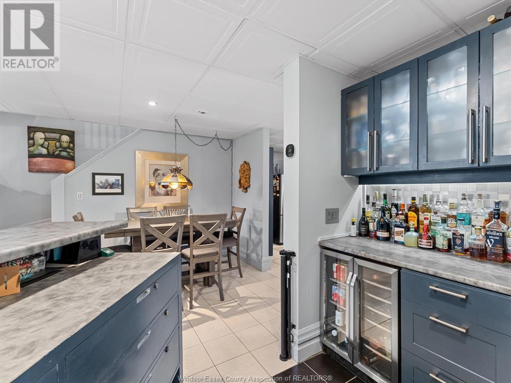 Photo 10 of 551 Pelissier, Windsor ON