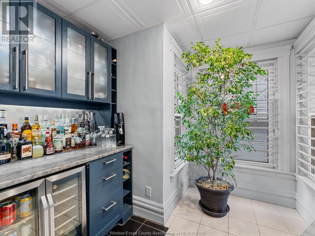 Photo 13 of 551 Pelissier, Windsor ON
