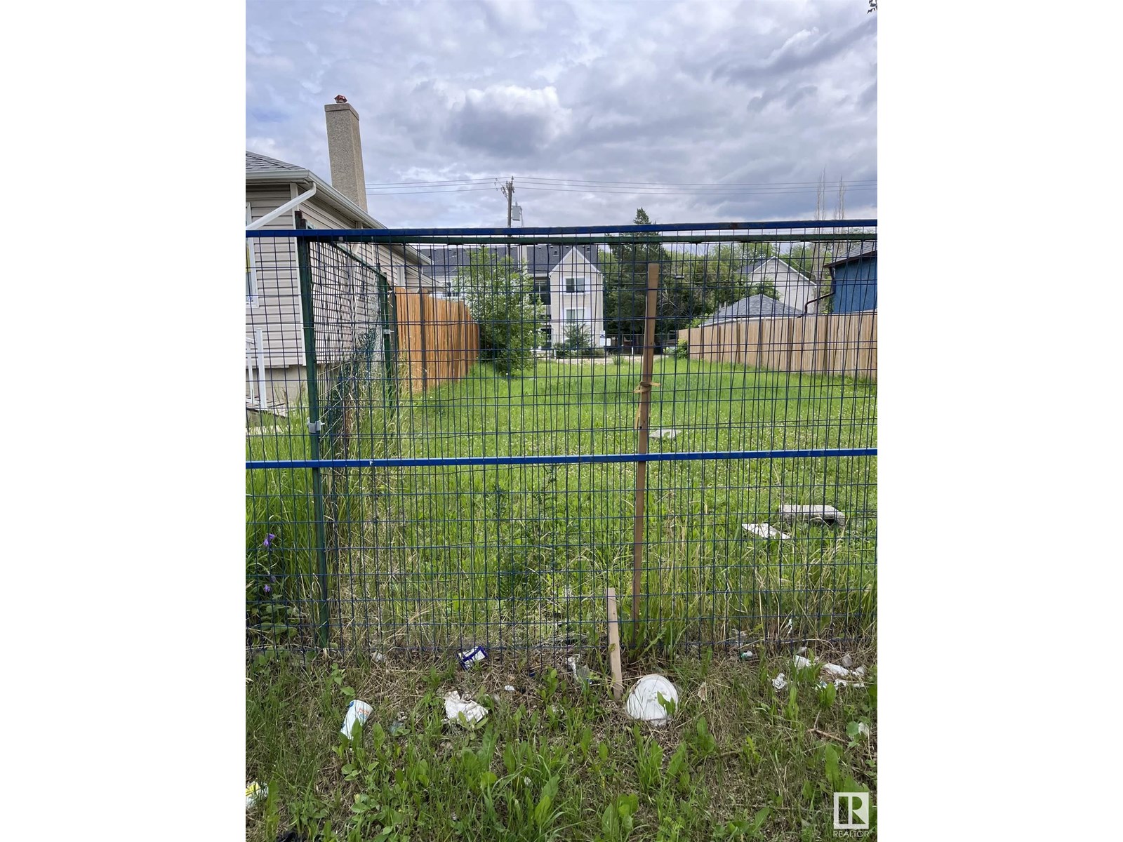 Photo 3 of 11715 97 St Nw, Edmonton AB