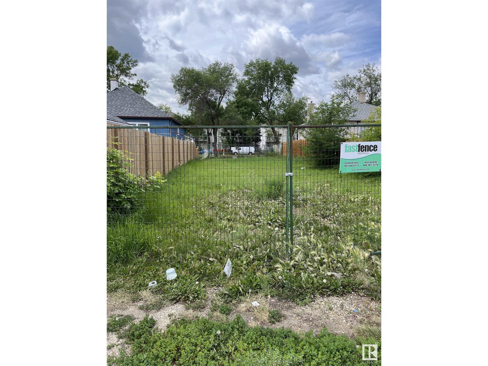 Photo 4 of 11715 97 St Nw, Edmonton AB