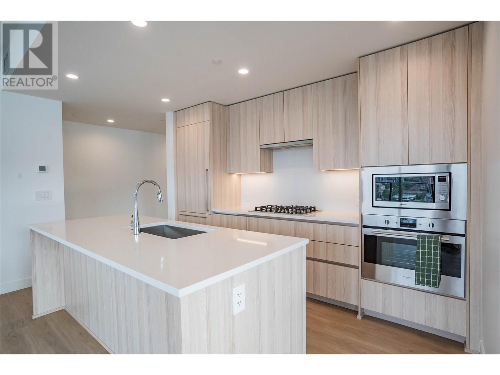 1408 238 Leon Avenue, Kelowna