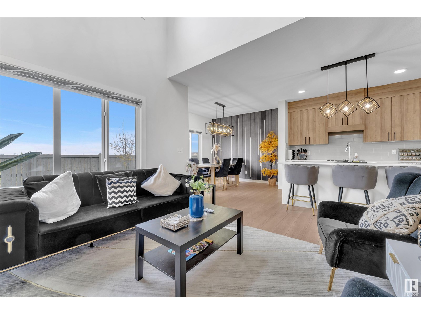 Photo 12 of 16236 31 Av Sw, Edmonton AB