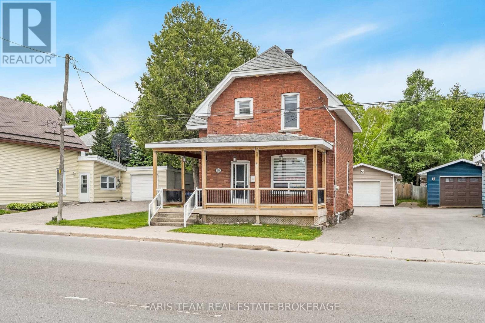 Photo 4 of 196 Fourth Street, Midland ON