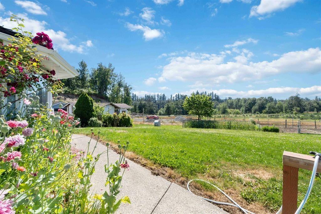 Photo 2 of 2615 Lock Street, Abbotsford BC