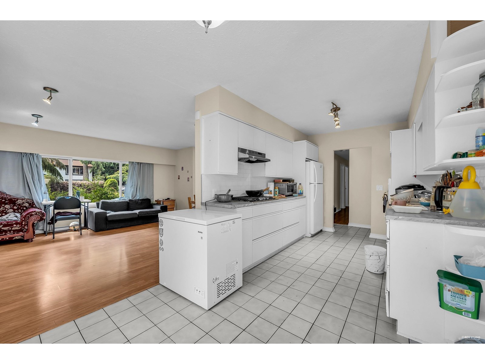 Photo 4 of 20419 40 B Avenue, Langley BC