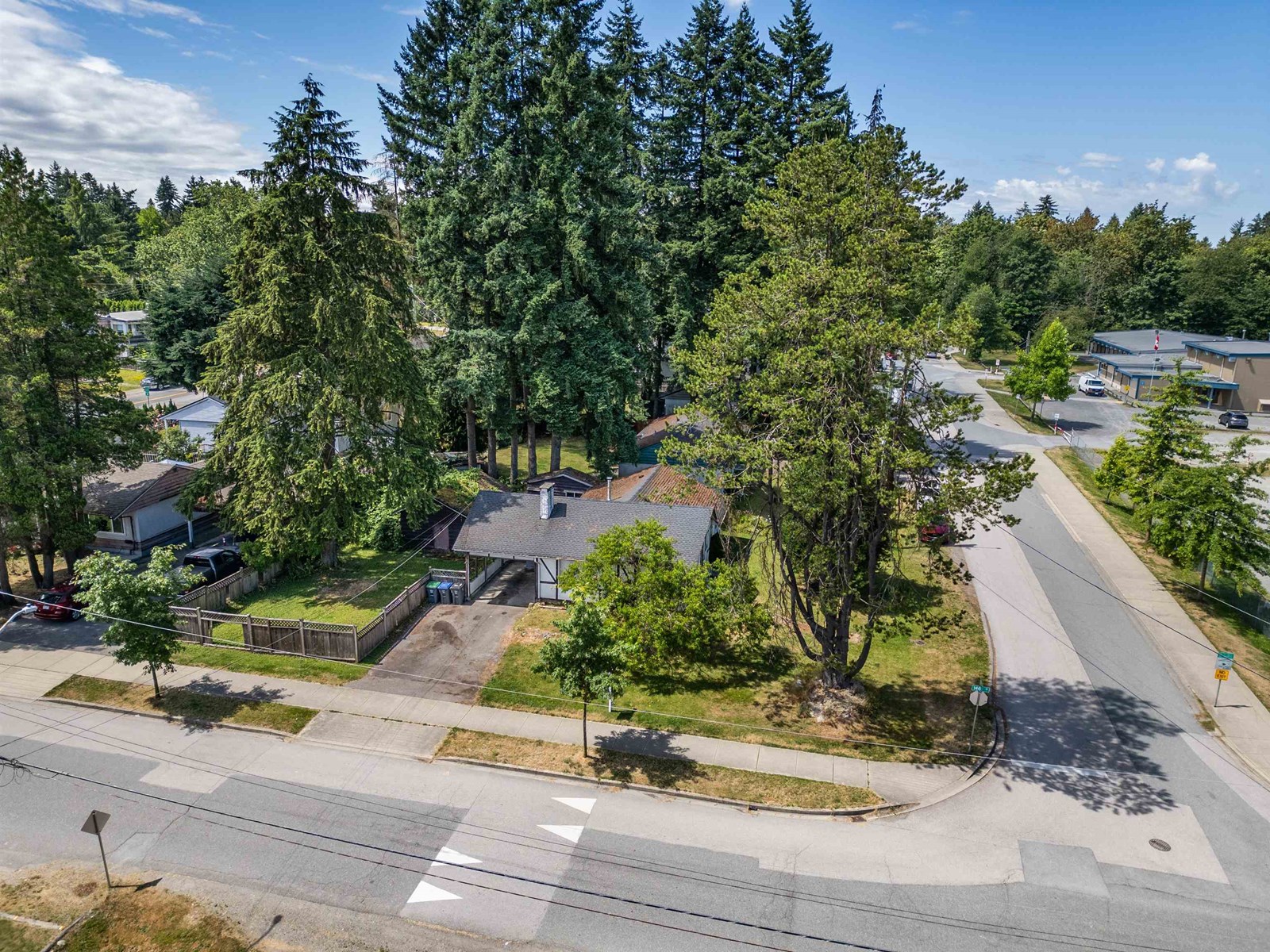 Photo 4 of 14588 110 A Avenue, Surrey BC