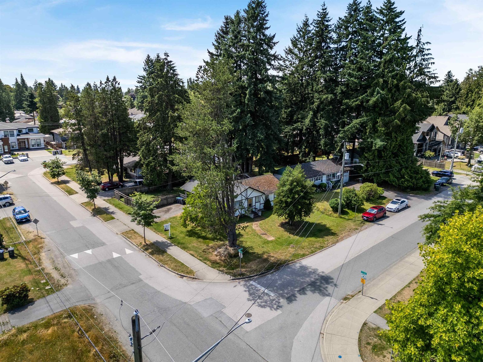 Photo 9 of 14588 110 A Avenue, Surrey BC