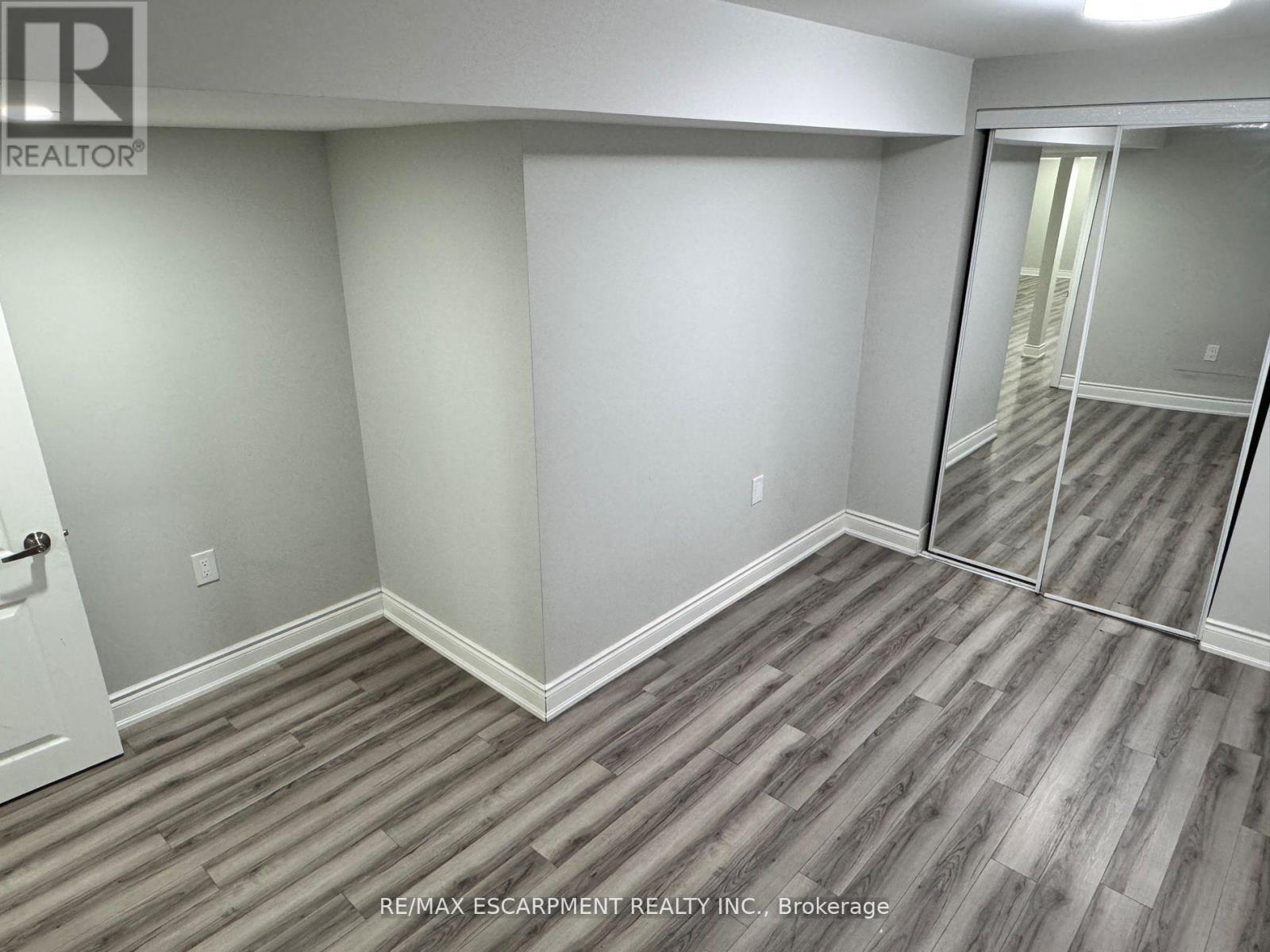 Photo 6 of 46 Stirrup Court, Brampton ON