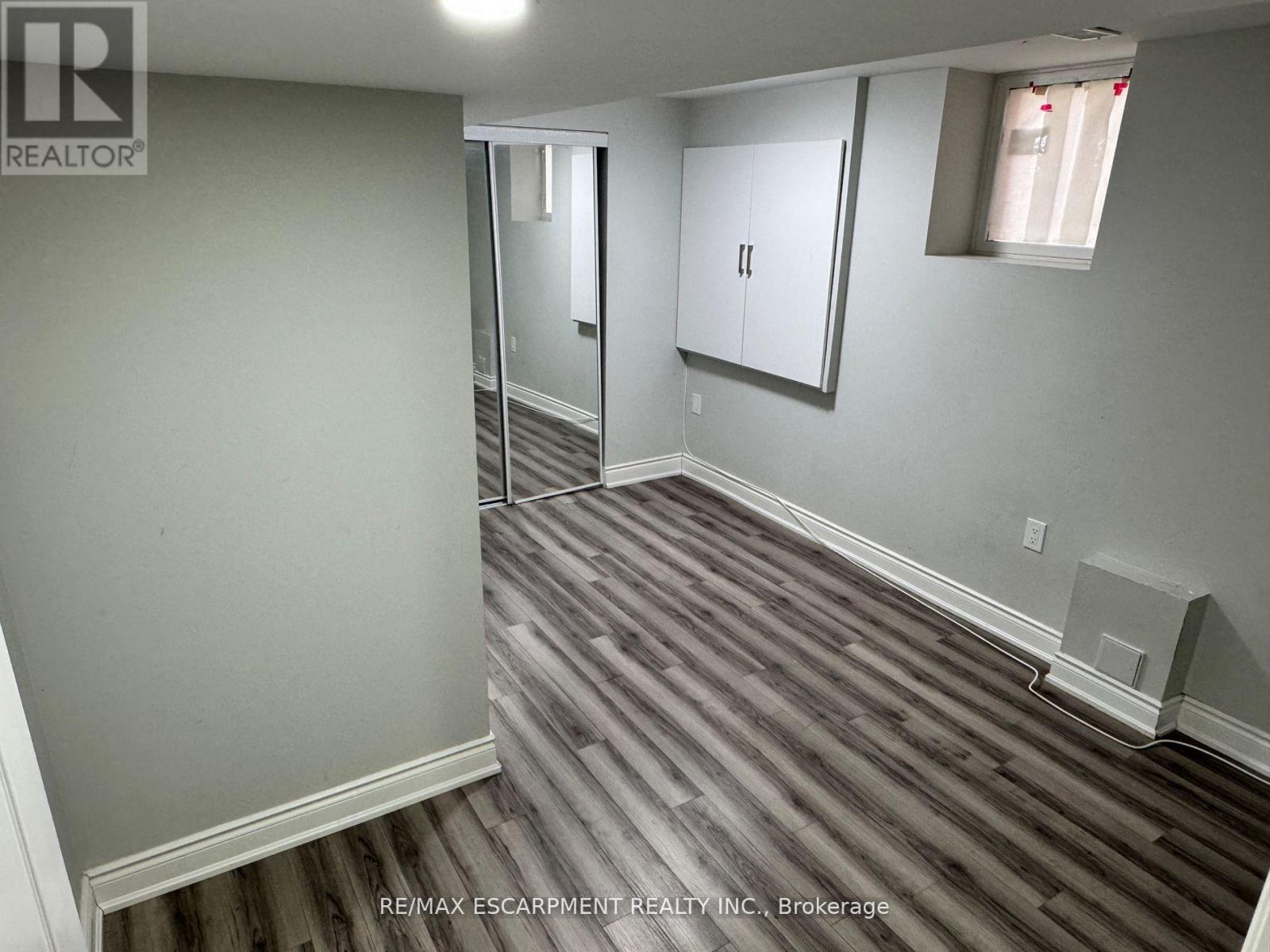Photo 2 of 46 Stirrup Court, Brampton ON