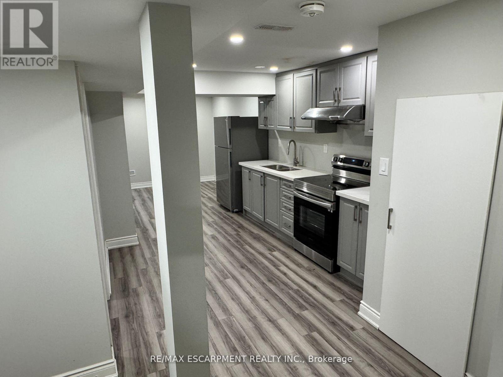 Photo 17 of 46 Stirrup Court, Brampton ON