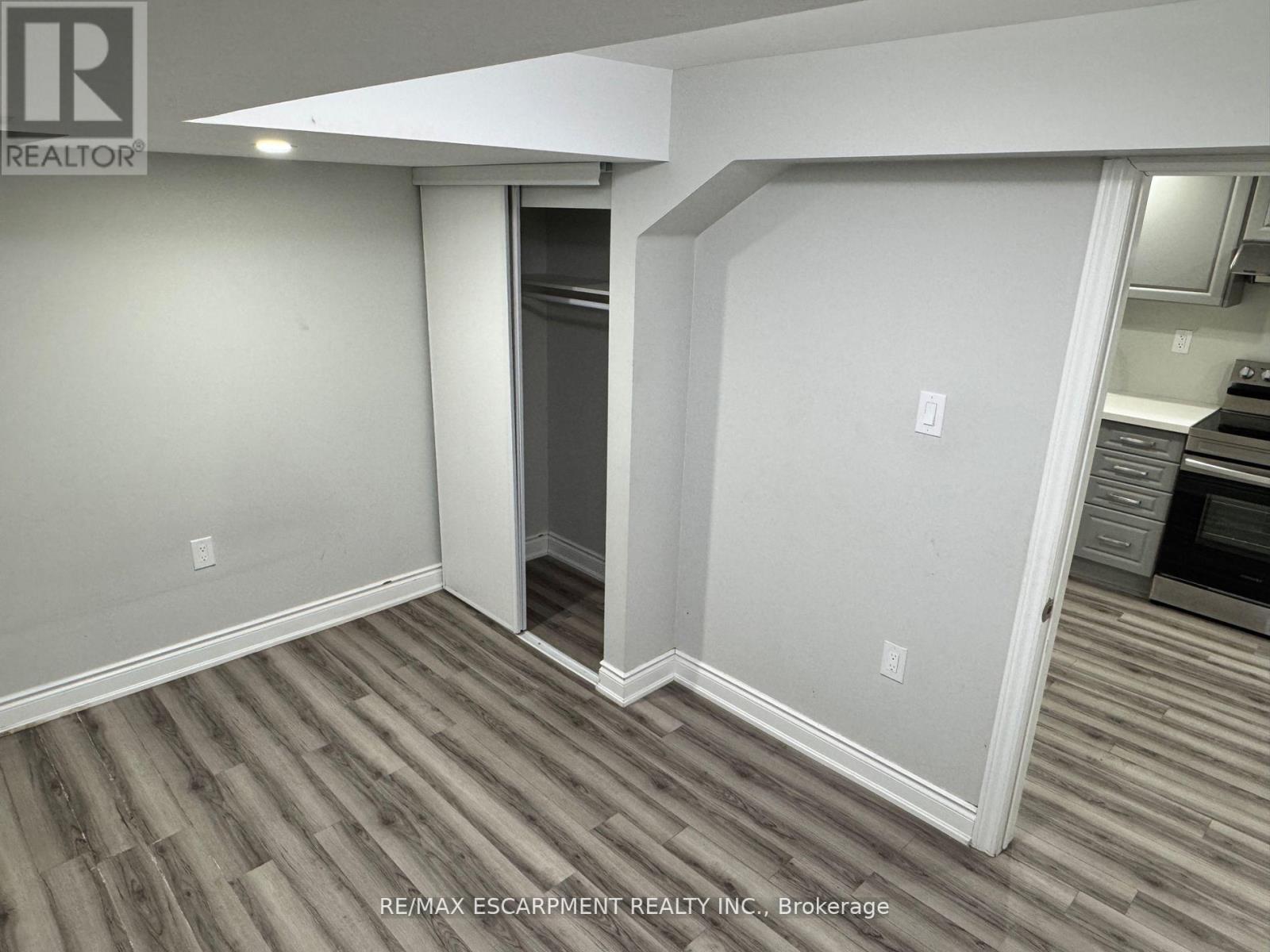 Photo 5 of 46 Stirrup Court, Brampton ON