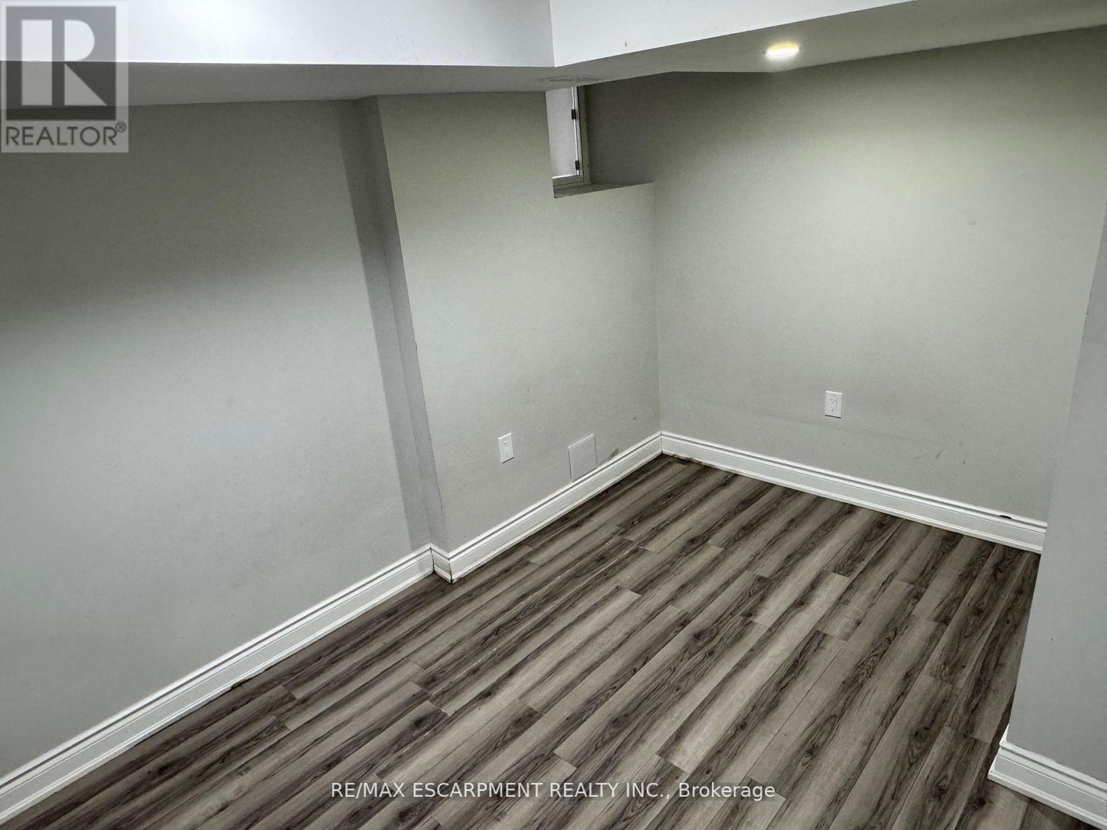 Photo 10 of 46 Stirrup Court, Brampton ON