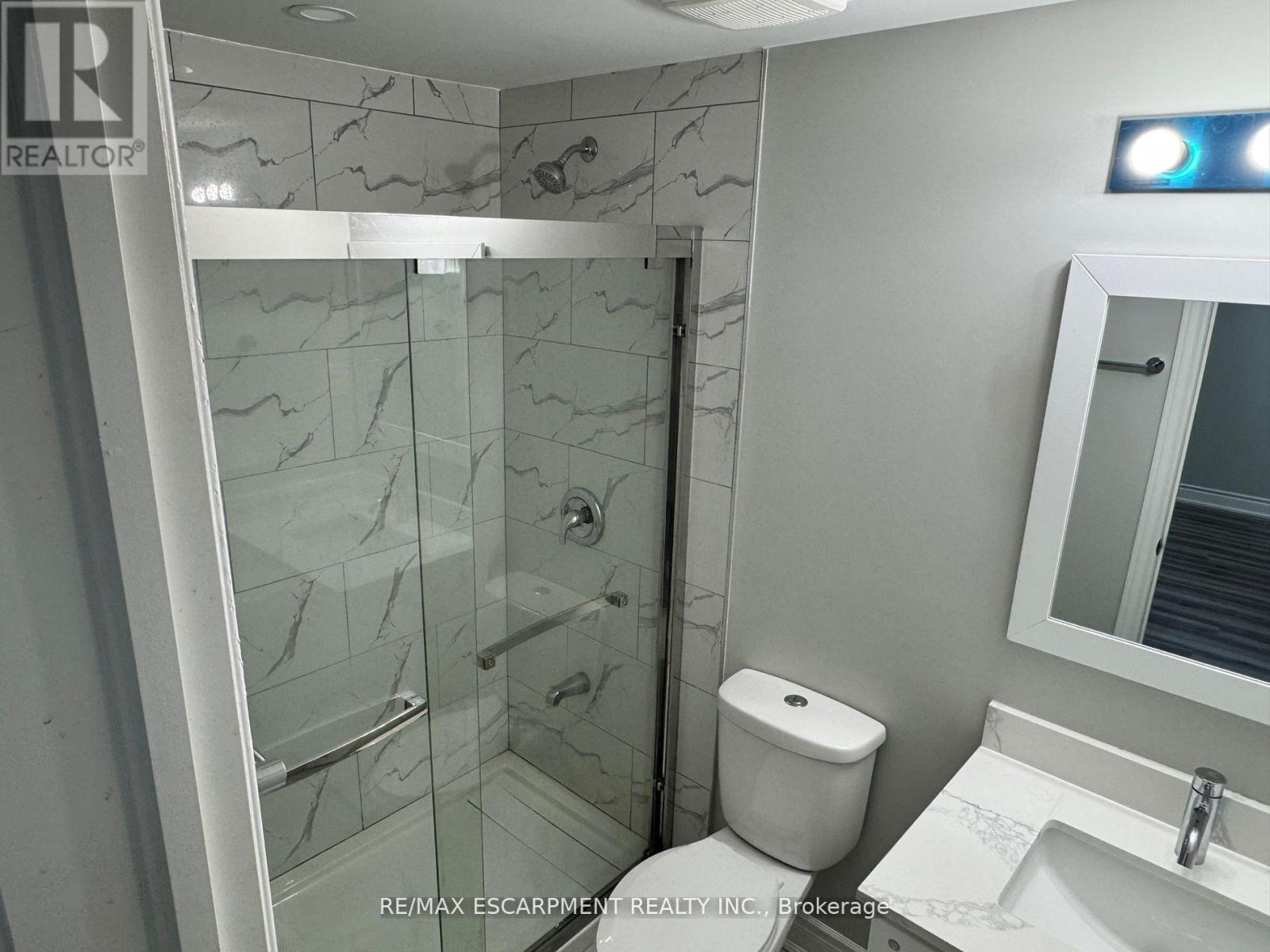 Photo 8 of 46 Stirrup Court, Brampton ON