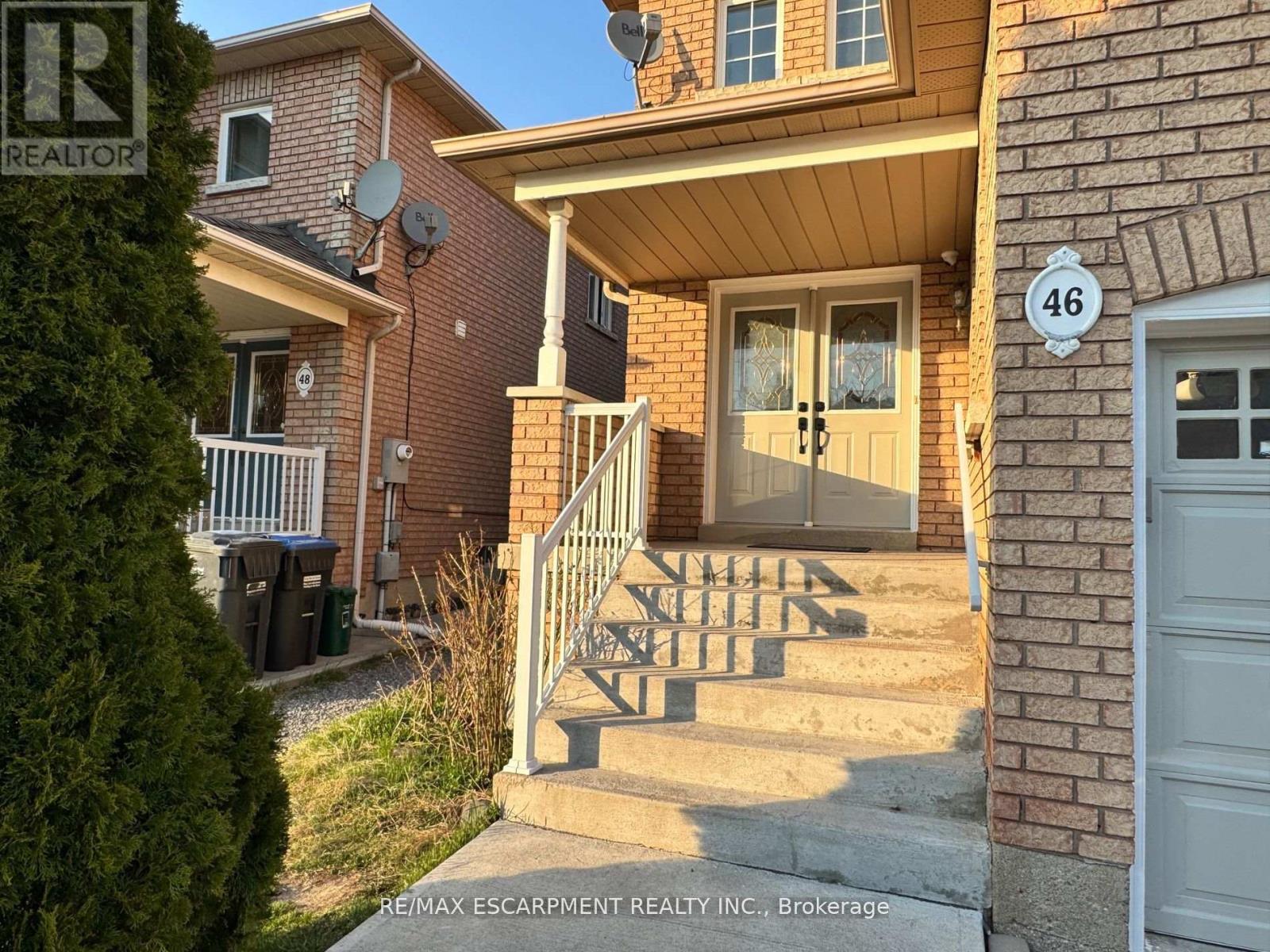 Photo 11 of 46 Stirrup Court, Brampton ON