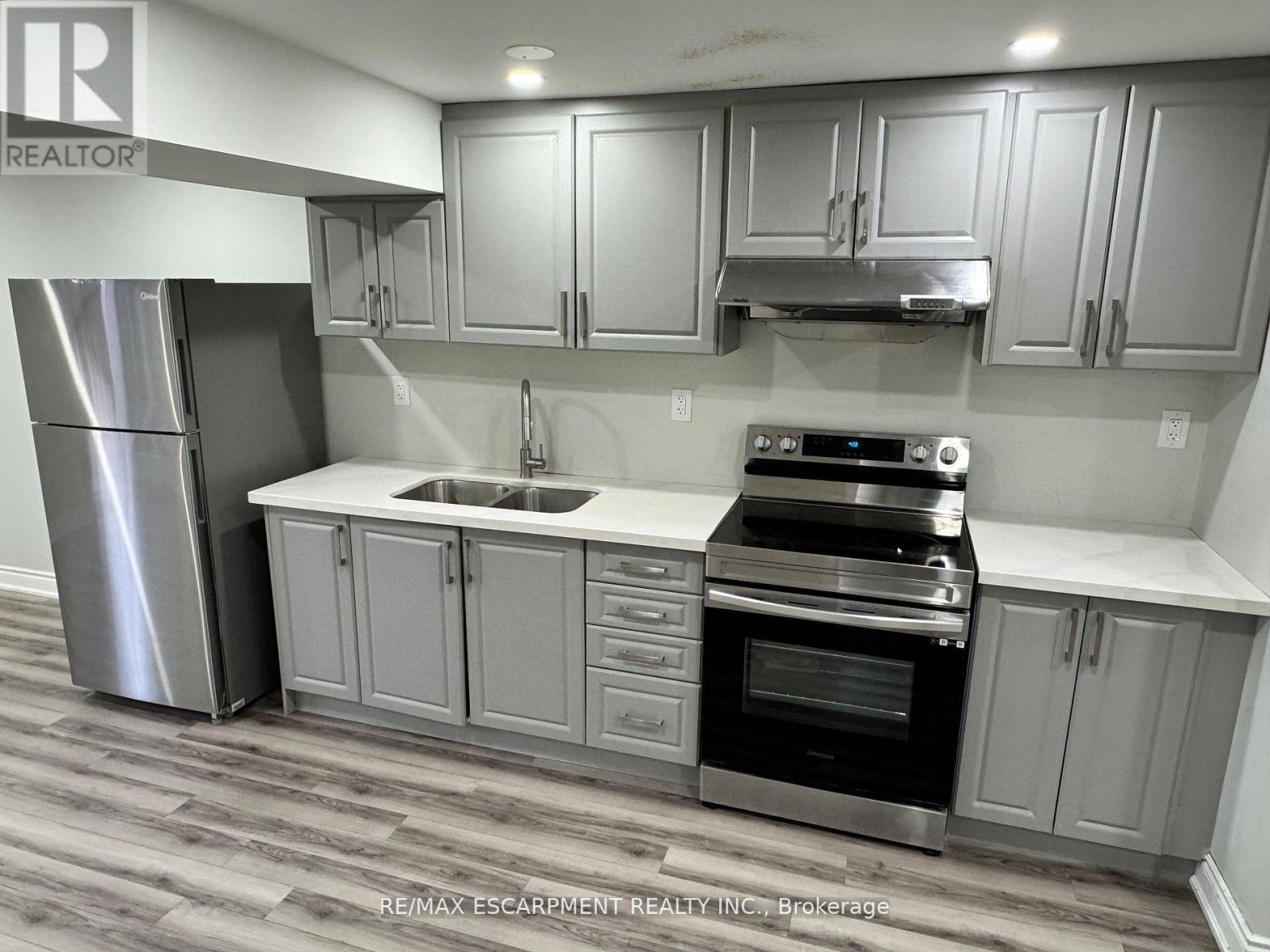 Photo 12 of 46 Stirrup Court, Brampton ON