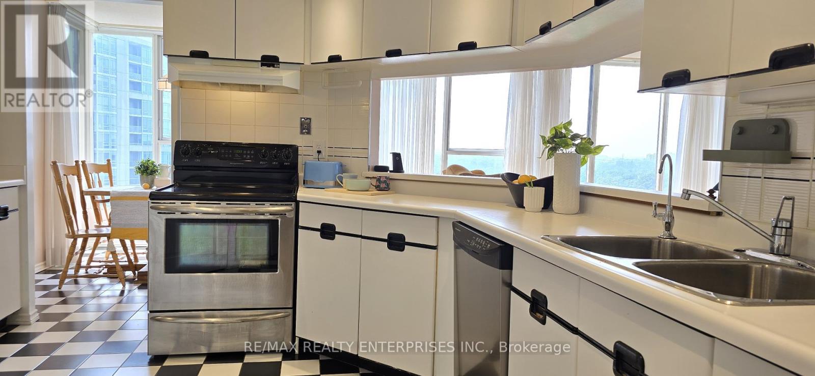 Photo 33 of Ph 201 1271 Walden Circle, Mississauga ON
