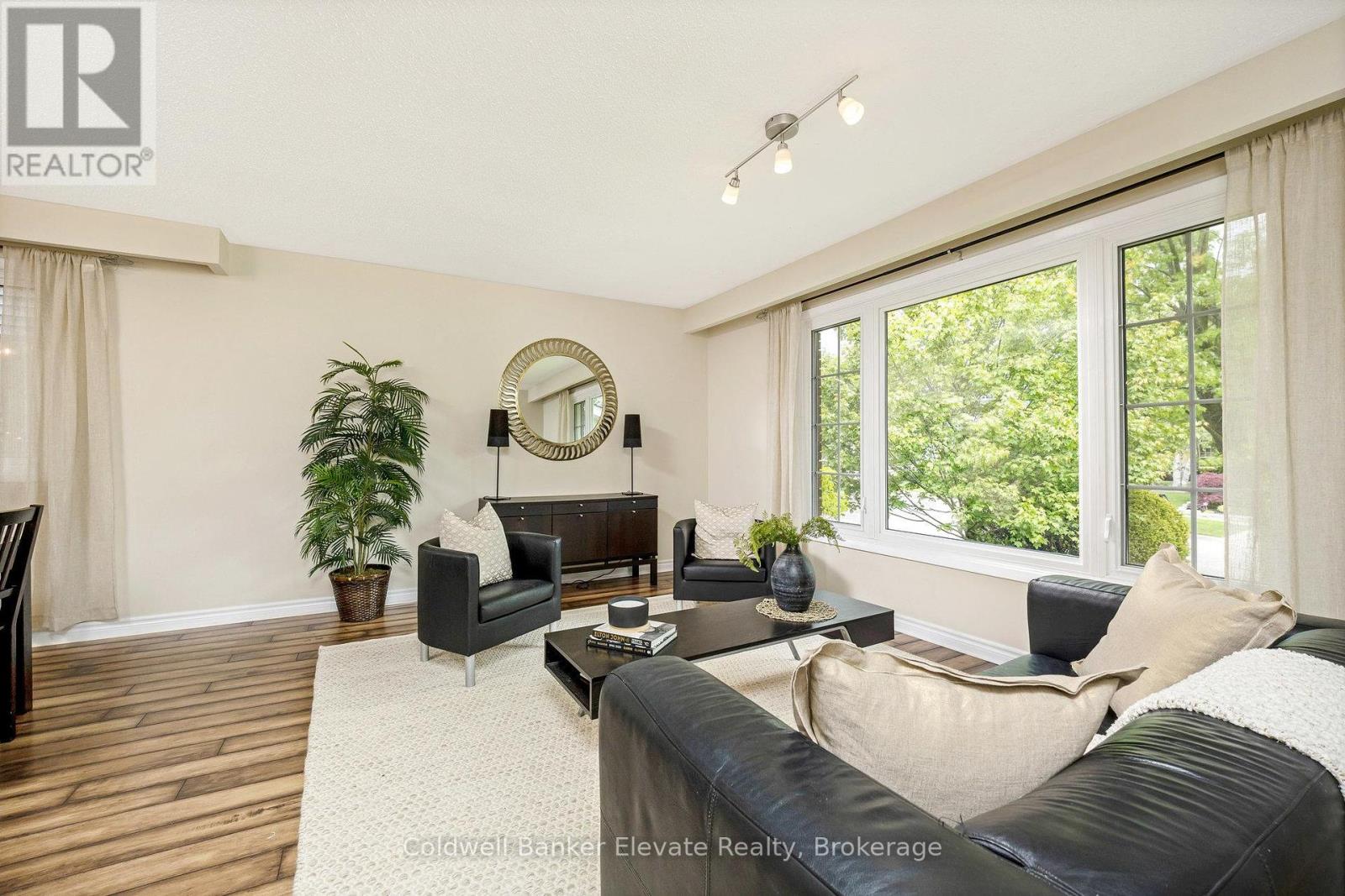 Photo 17 of 11 Hillside Drive, Halton Hills ON