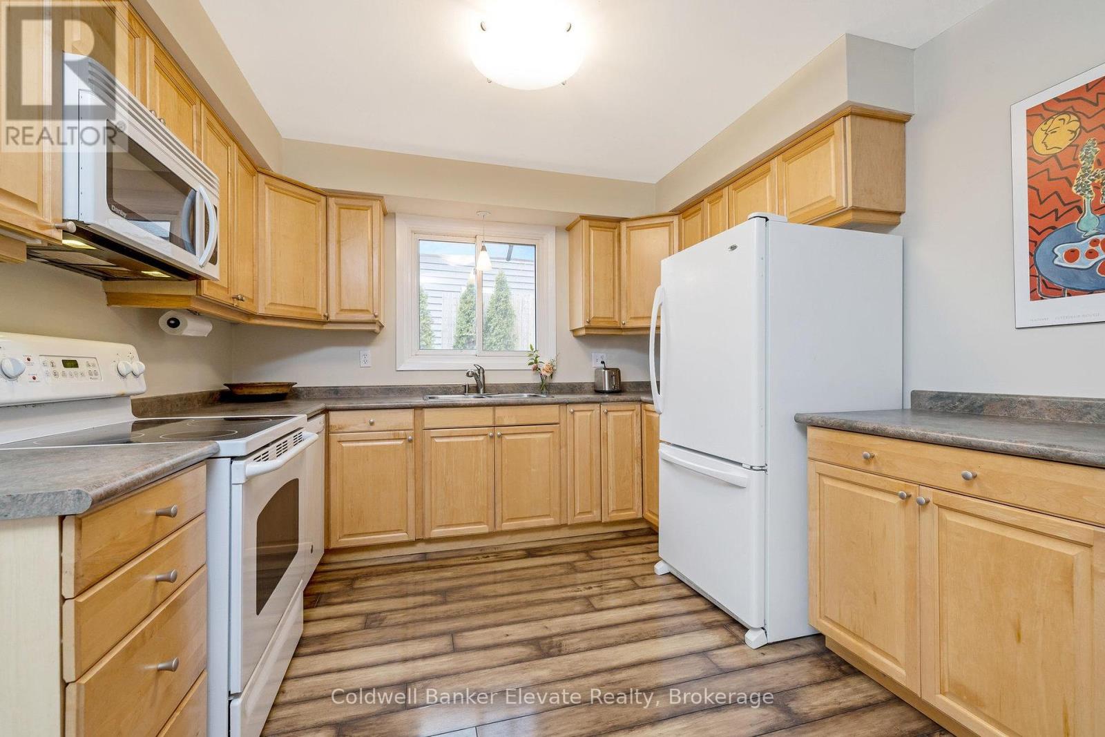 Photo 1 of 11 Hillside Drive, Halton Hills ON