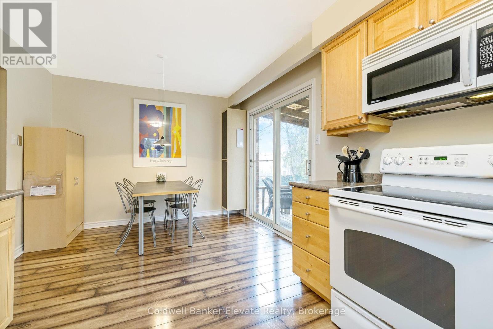 Photo 35 of 11 Hillside Drive, Halton Hills ON
