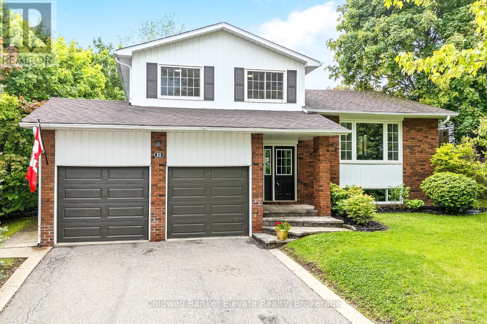 Photo 10 of 11 Hillside Drive, Halton Hills ON