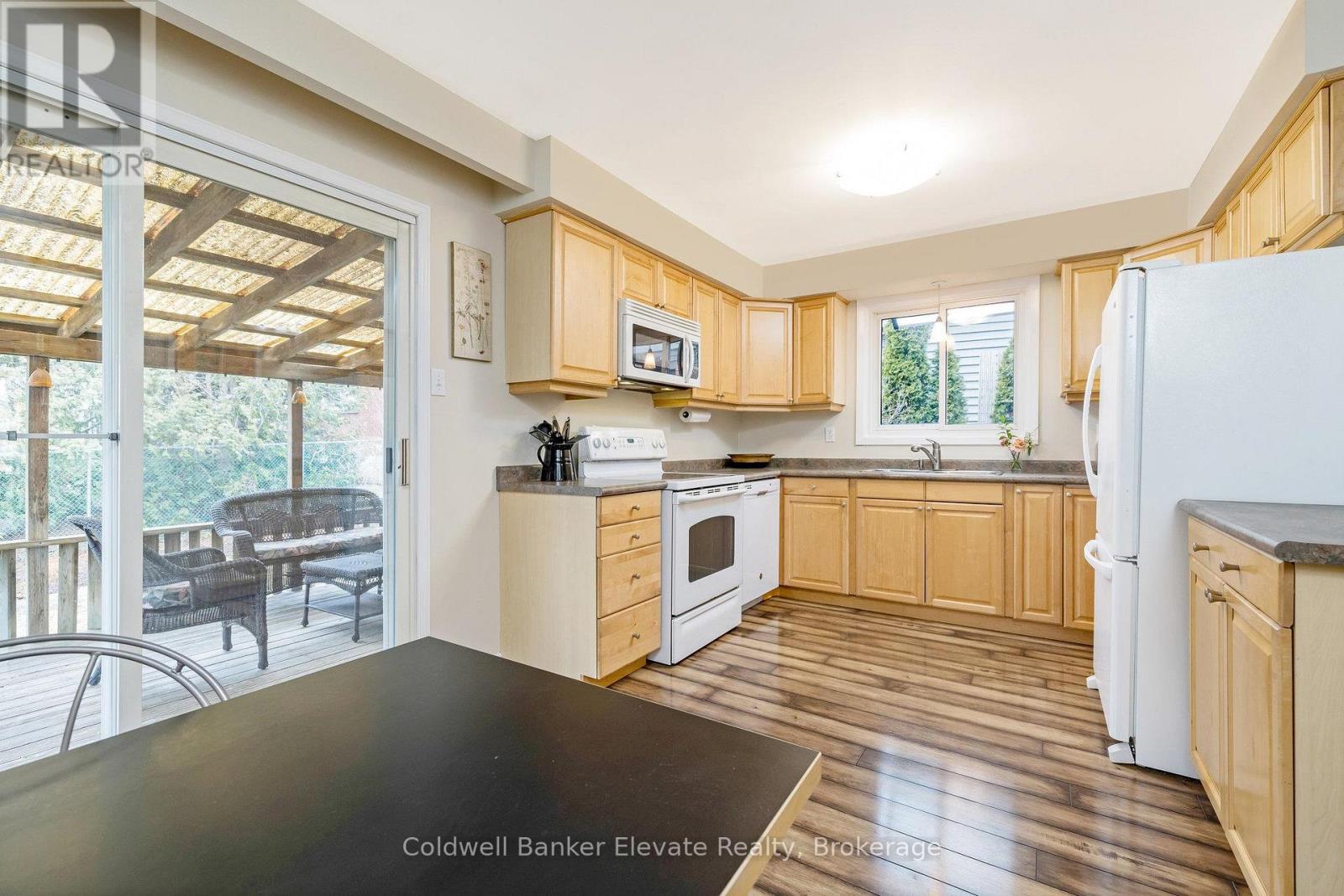 Photo 5 of 11 Hillside Drive, Halton Hills ON