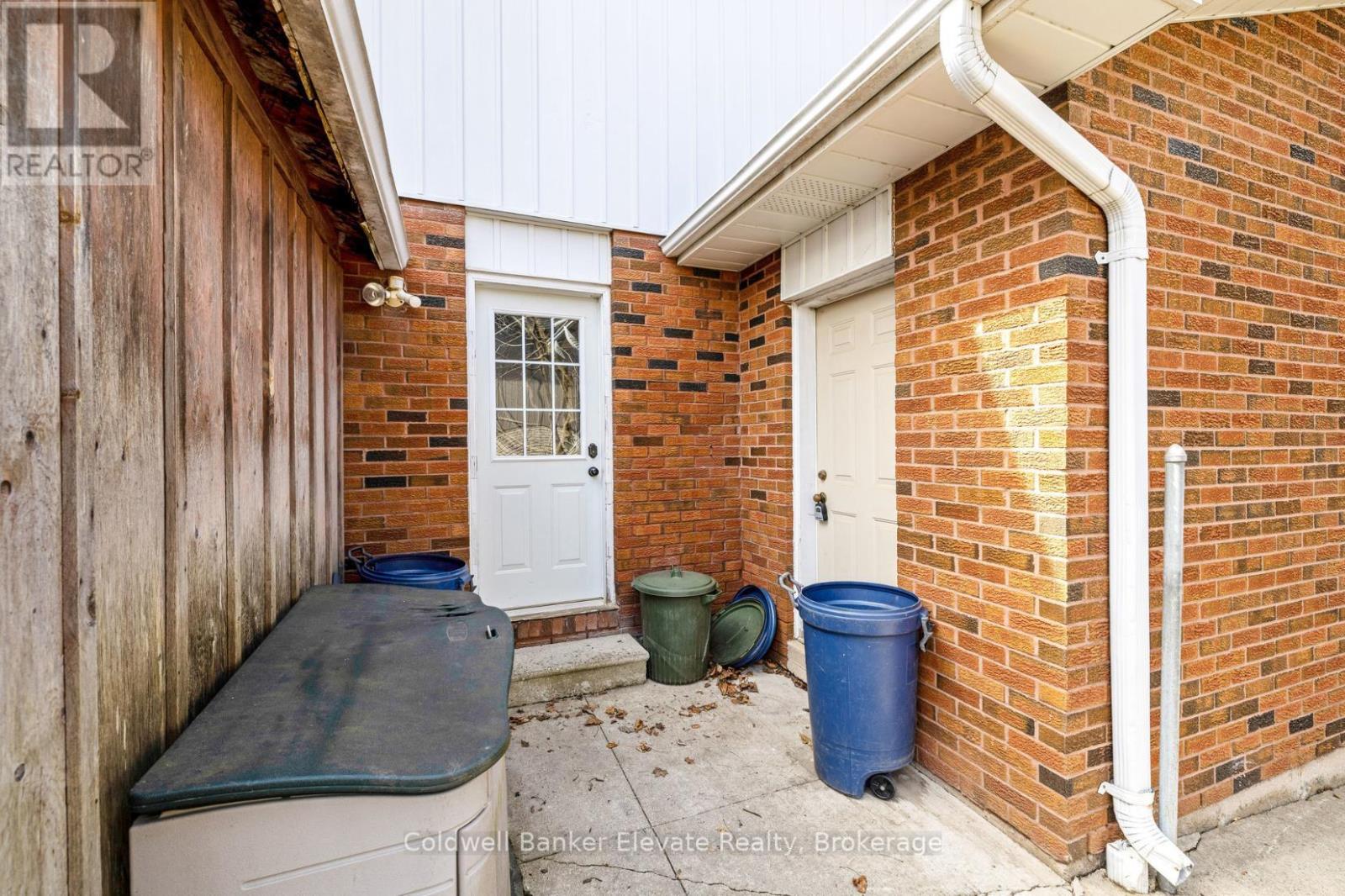 Photo 34 of 11 Hillside Drive, Halton Hills ON