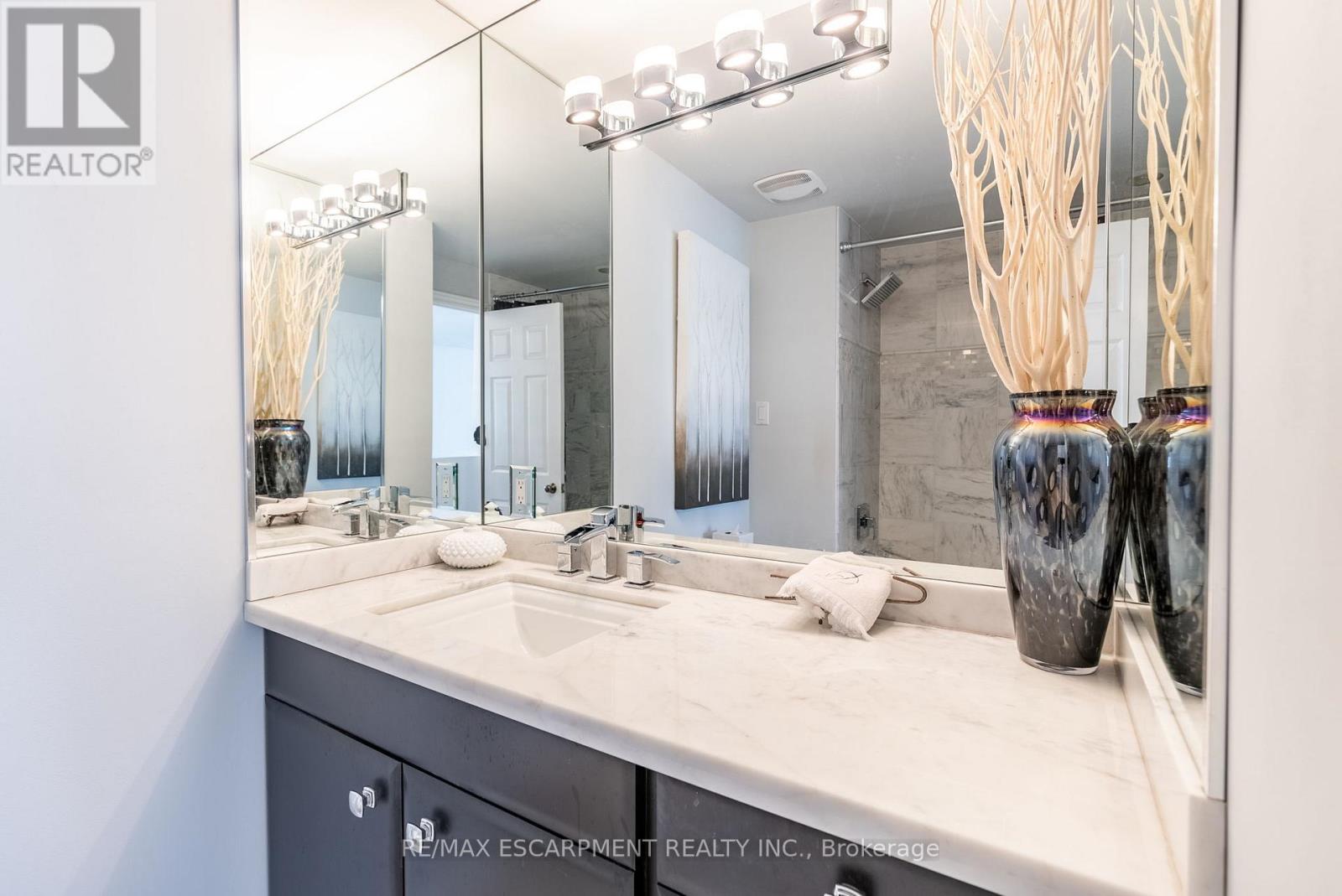 Photo 10 of 6 1508 Upper Middle Road, Burlington ON
