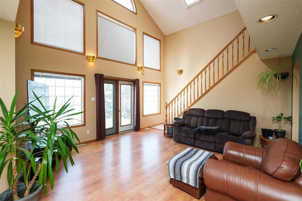 Photo 5 of 855 Knowles Avenue, Winnipeg MB