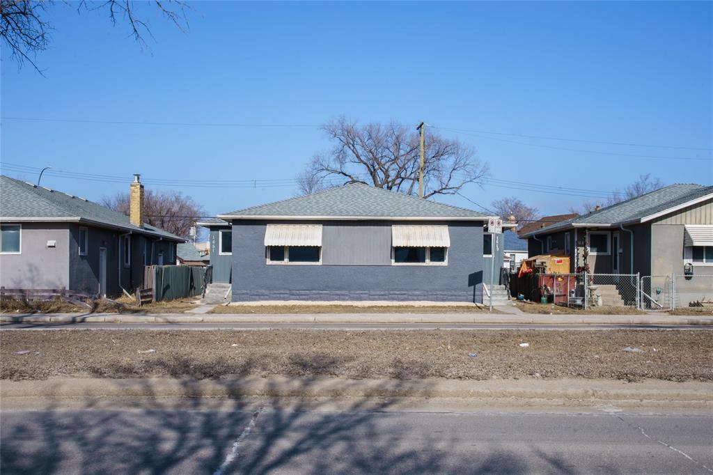 Photo 2 of 1649 Notre Dame Avenue, Winnipeg MB