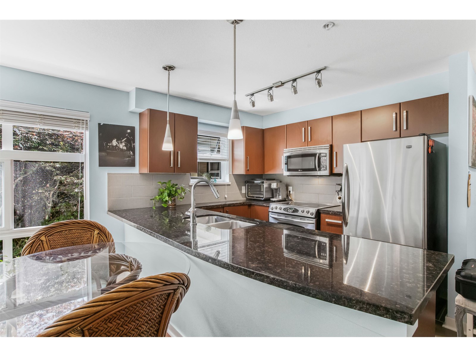 Photo 3 of 214 15168 19 Avenue, Surrey BC