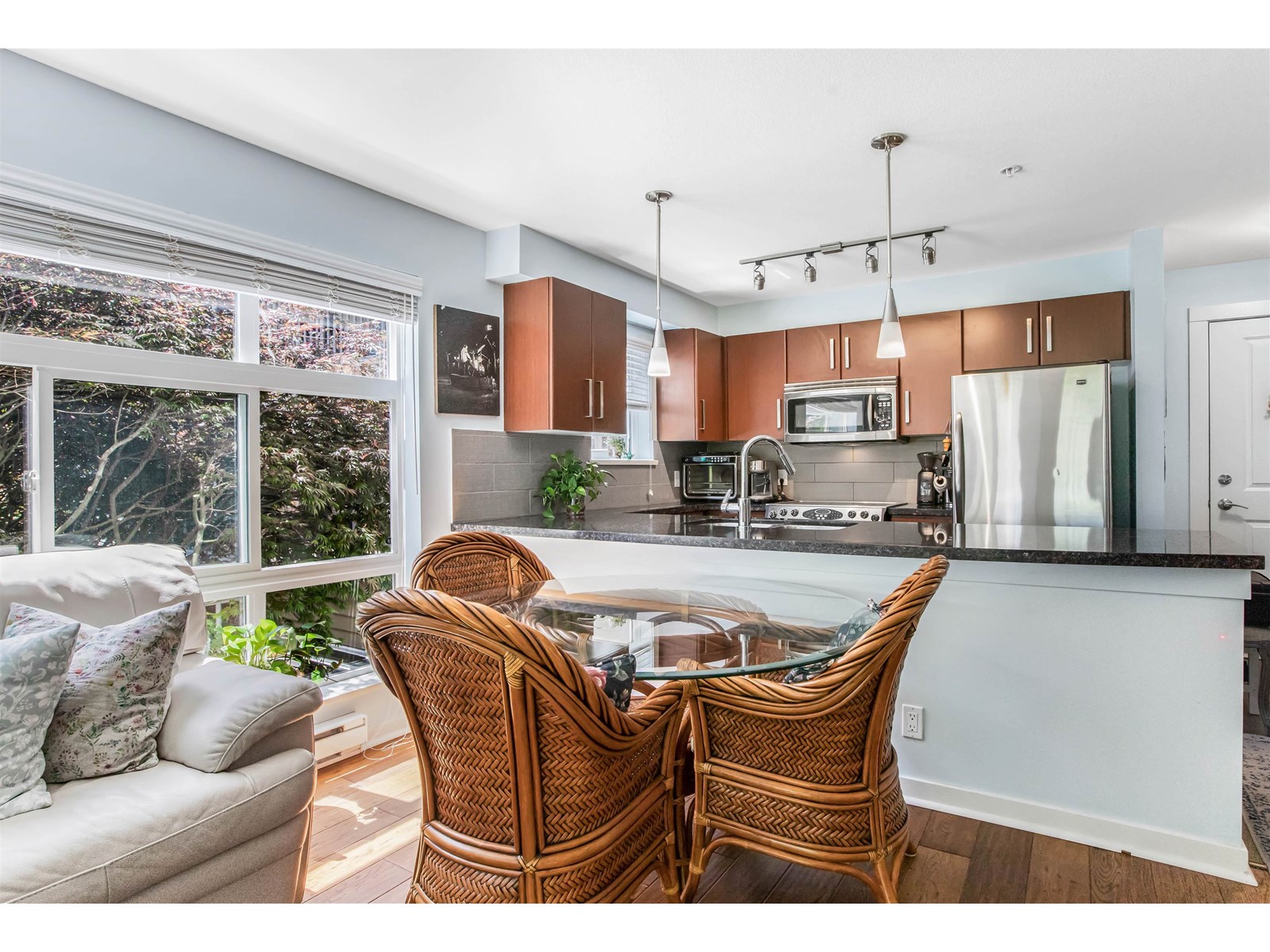 Photo 5 of 214 15168 19 Avenue, Surrey BC