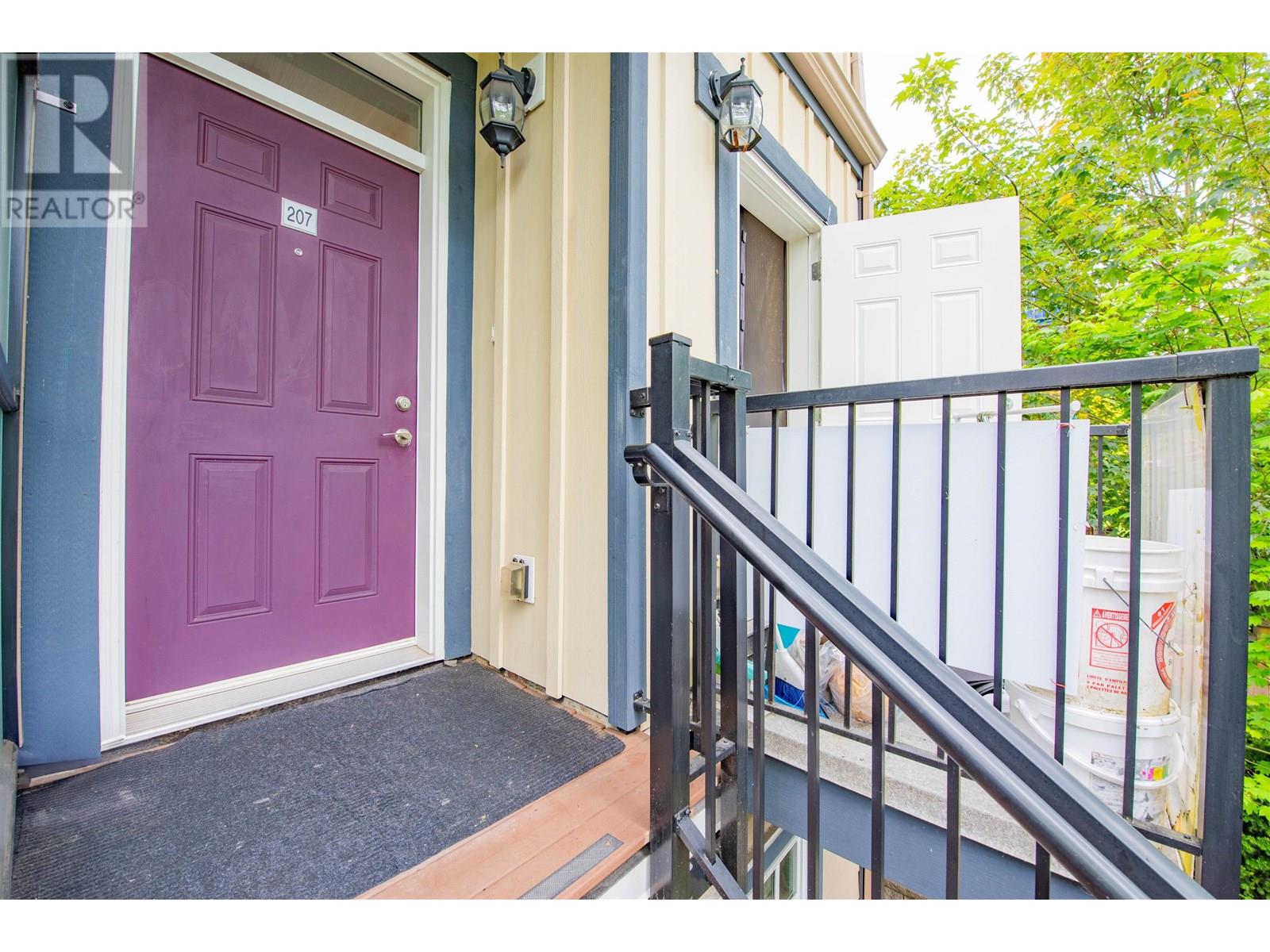 Photo 10 of 207 2263 Triumph Street, Vancouver BC