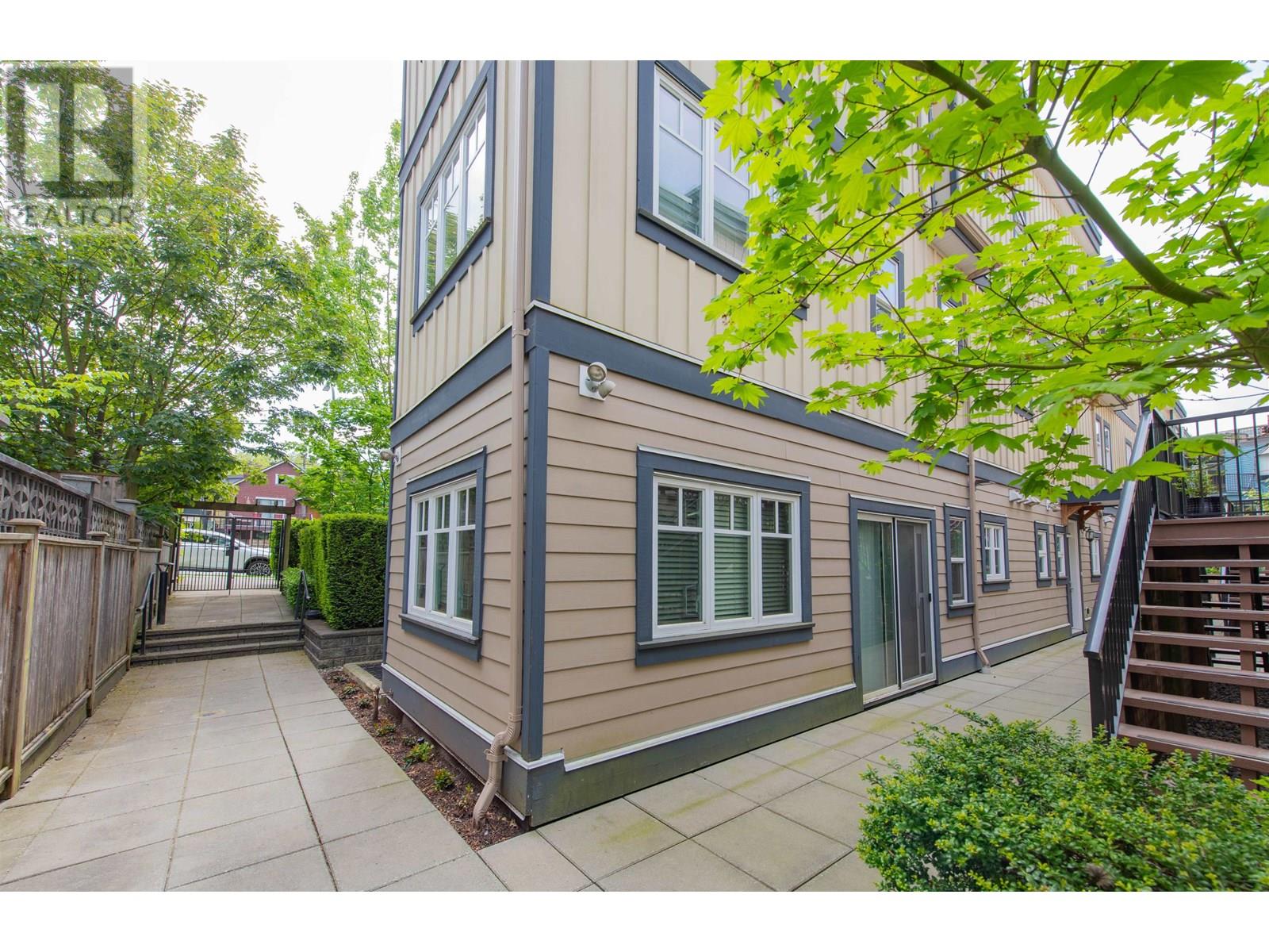 Photo 6 of 207 2263 Triumph Street, Vancouver BC