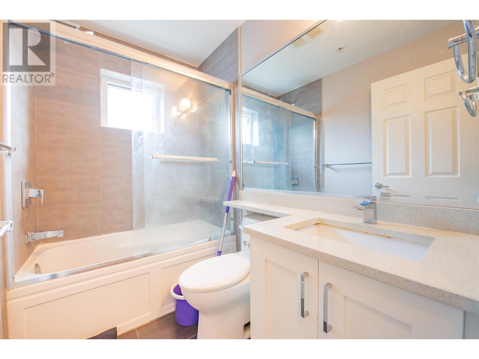Photo 12 of 207 2263 Triumph Street, Vancouver BC
