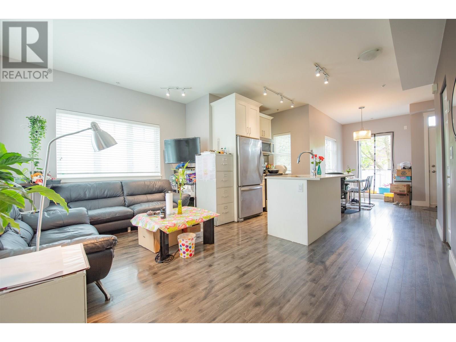Photo 5 of 207 2263 Triumph Street, Vancouver BC