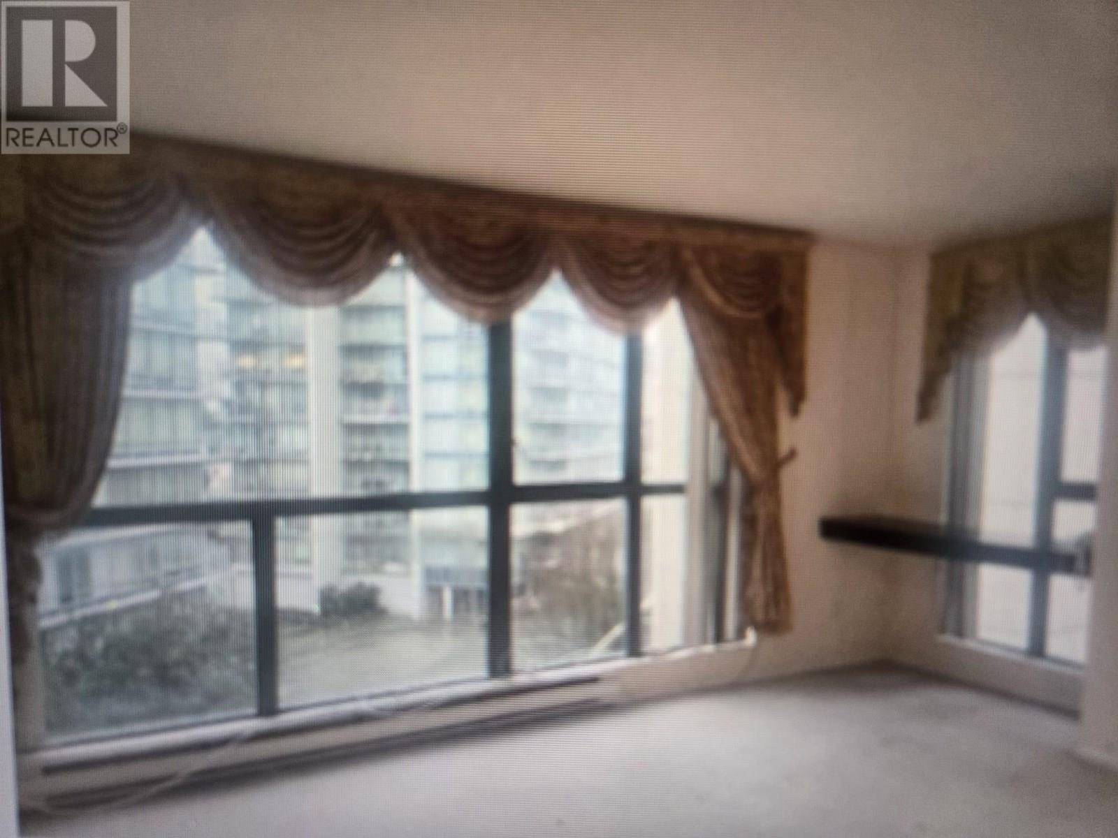 Photo 2 of 703 8246 Lansdowne Road, Richmond BC