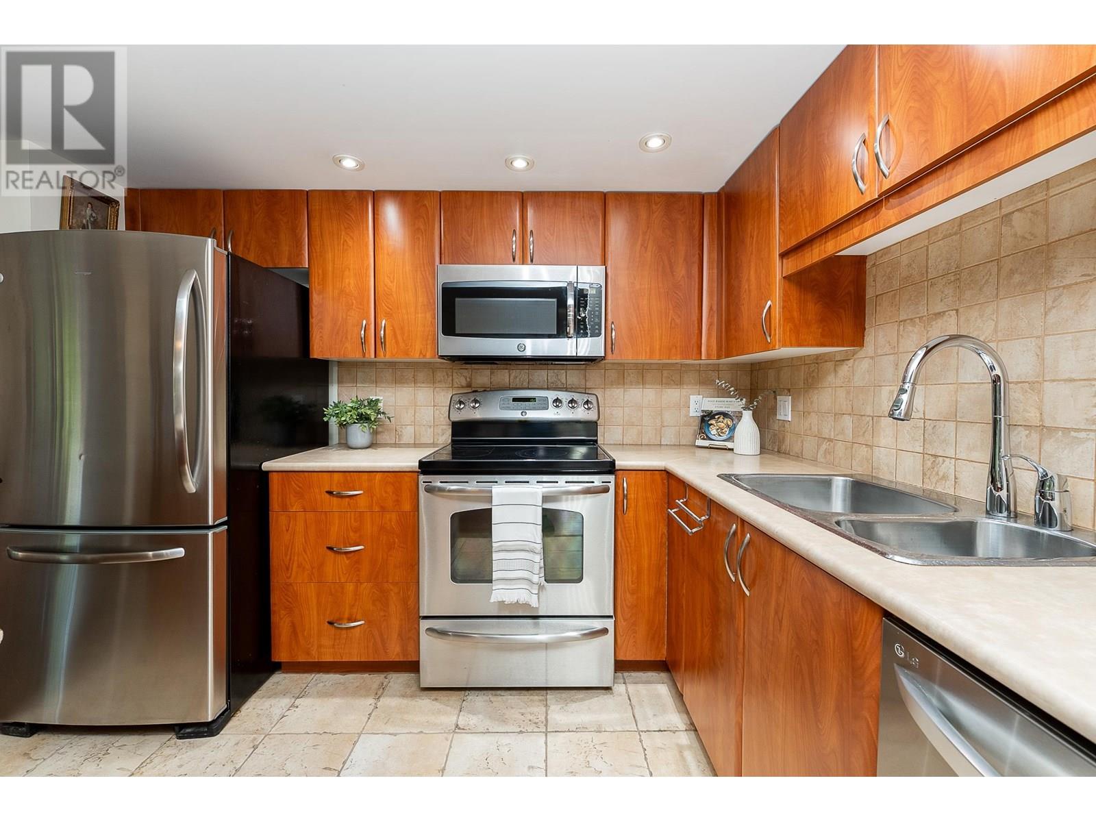 219 285 NEWPORT DRIVE, Port Moody