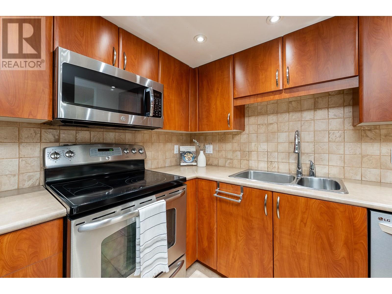 219 285 NEWPORT DRIVE, Port Moody